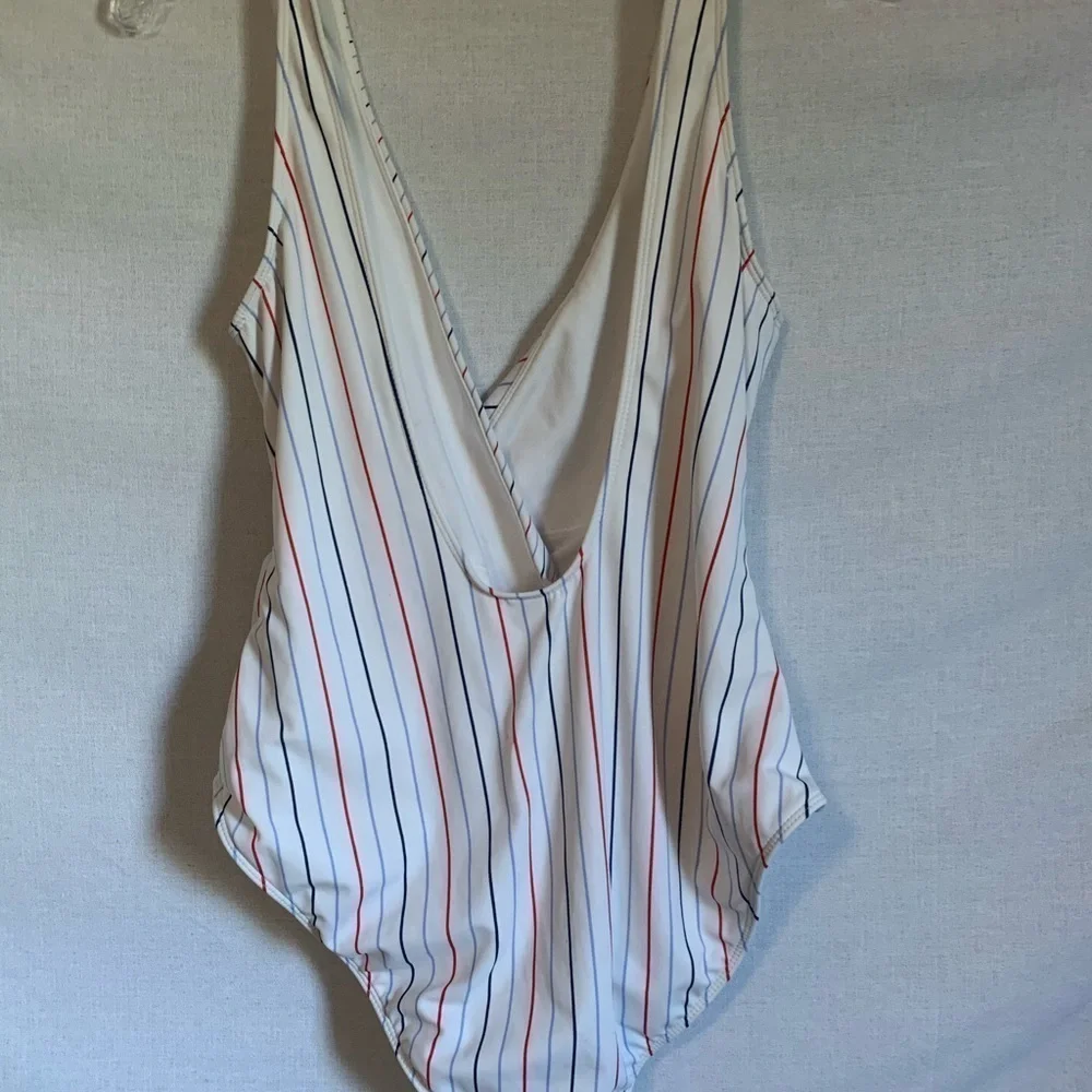 No Boundaries Size XL One-Piece Arctic White Blue Red Striped Swimsuit